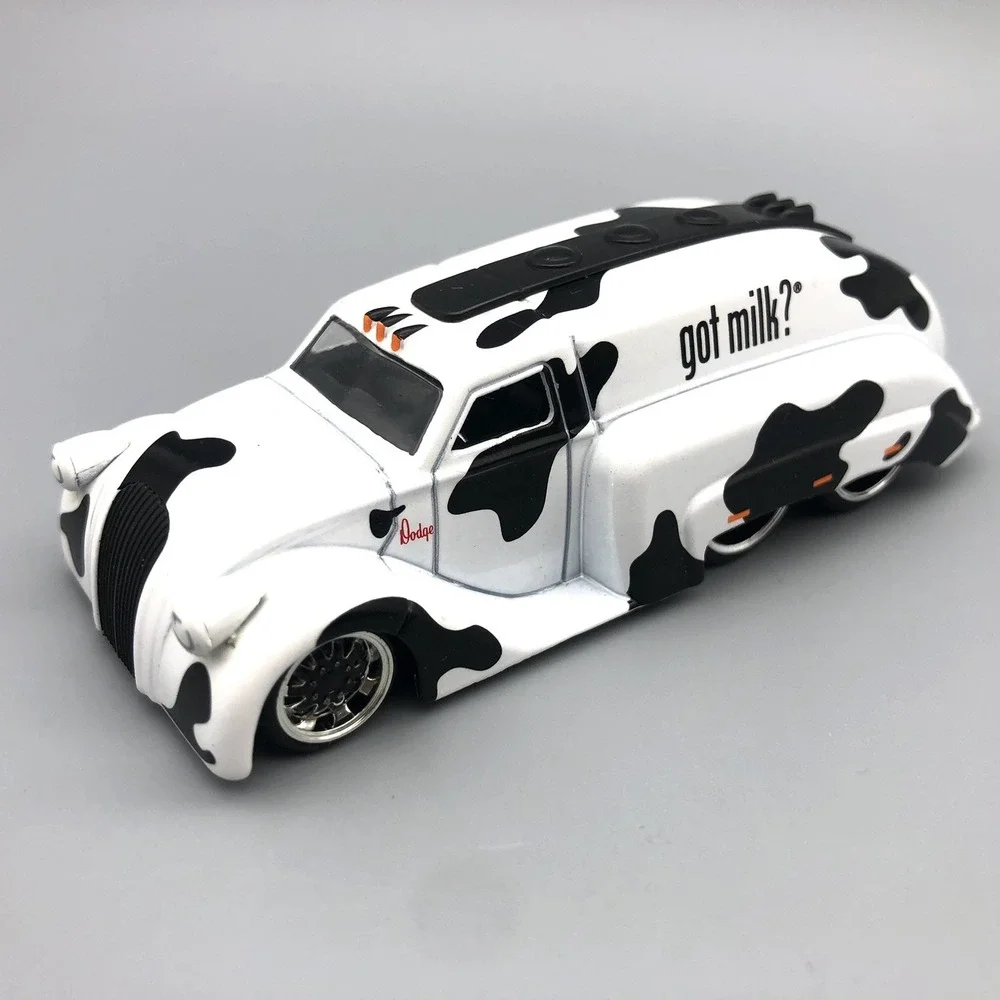 Jada Dub City 1939 '39 Dodge Airflow Tanker Got Milk White & Black‎ Diecast 1/64